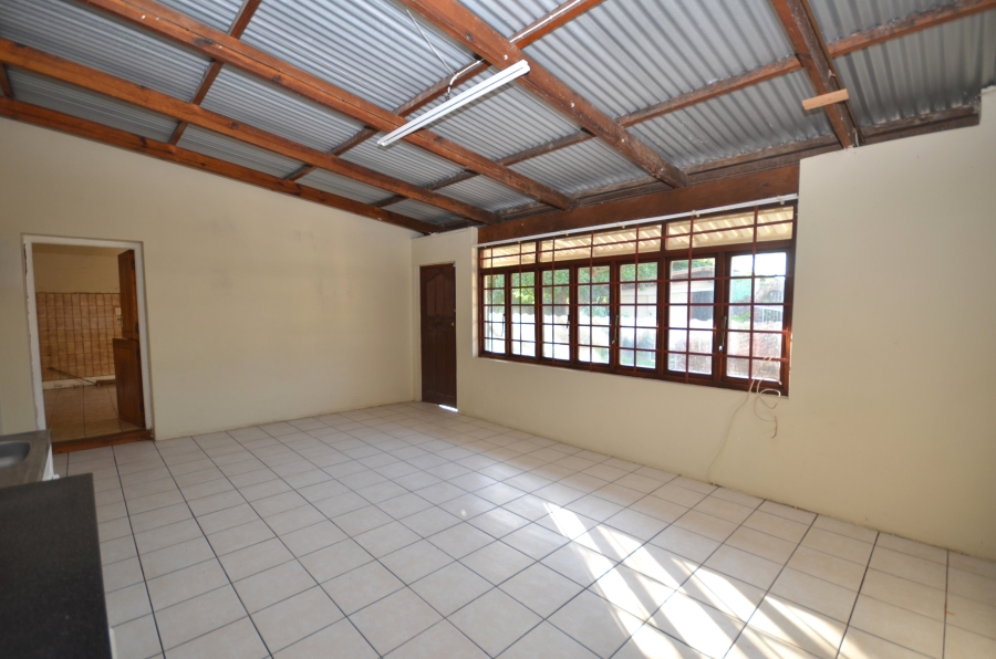 To Let 4 Bedroom Property for Rent in Berea Eastern Cape